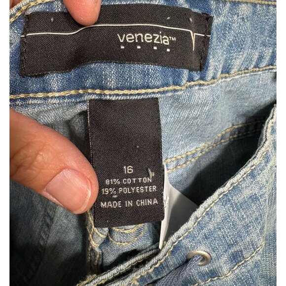 New Venenzia Women's Cargo Capri Jeans Pants Size 16 Light Wash Denim Summer - Picture 9 of 12